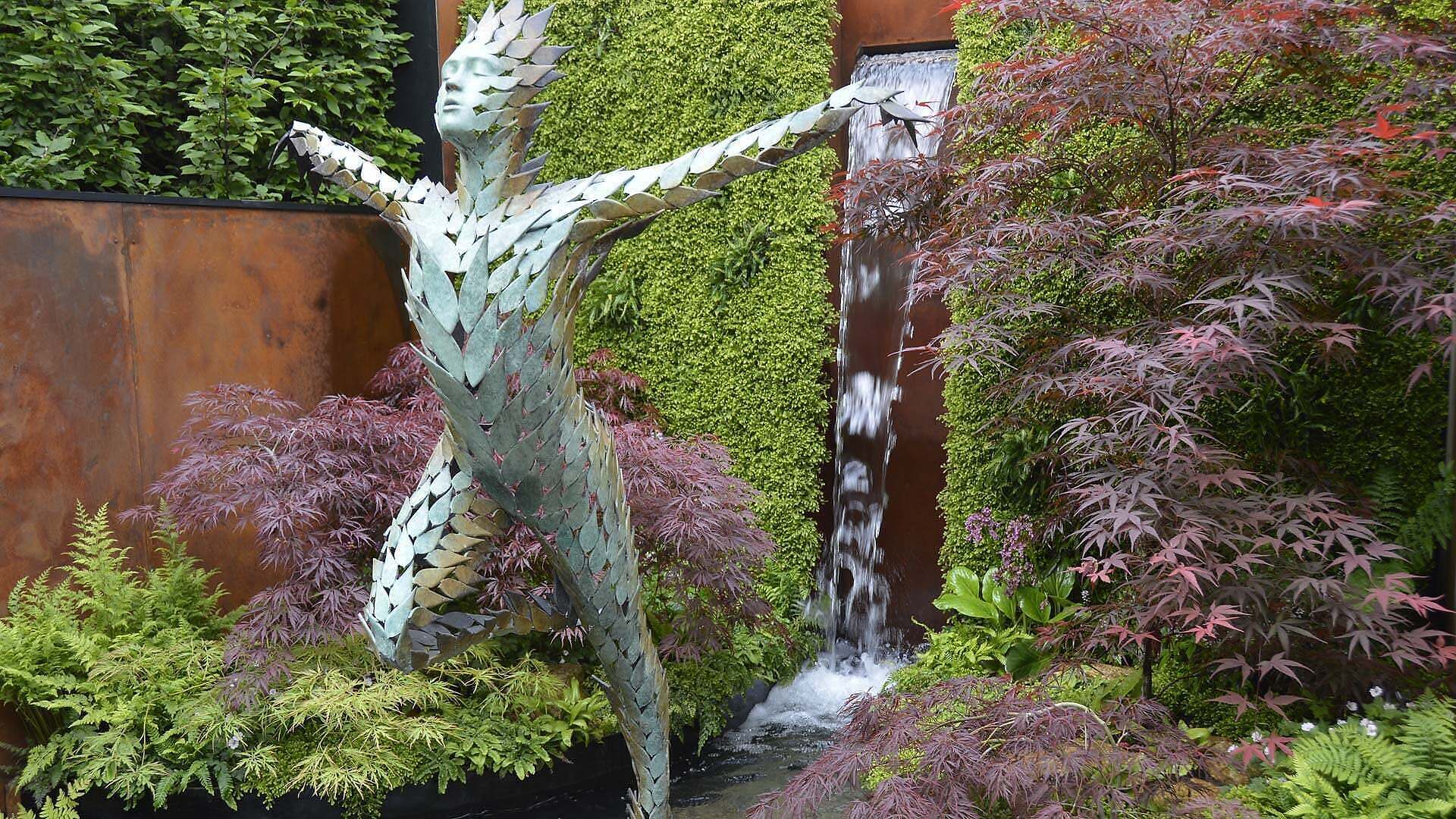 leaf-figure garden statue. Gardens – a vision of paradise?