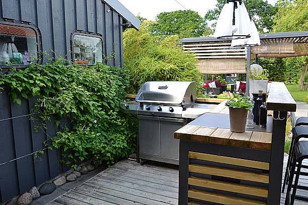 outdoor kitchen